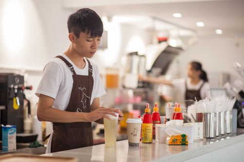 奶茶店店主收入（奶茶店店主收入怎么样）-图2