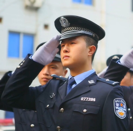 成都警察正常收入（成都警察一年工资有20万吗）-图1