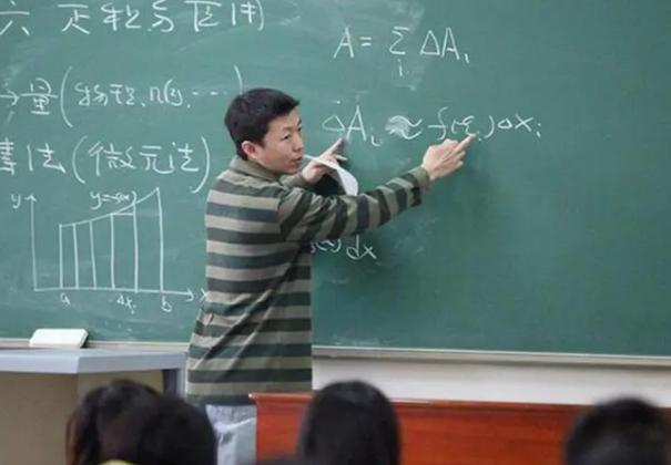 大学教授年收入（大学教授年收入有100万吗）-图3