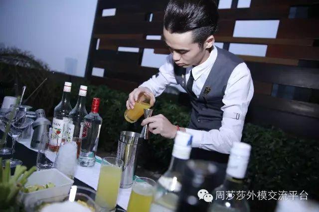 成都调酒师收入（成都调酒师工资一般多少钱一个月）-图1