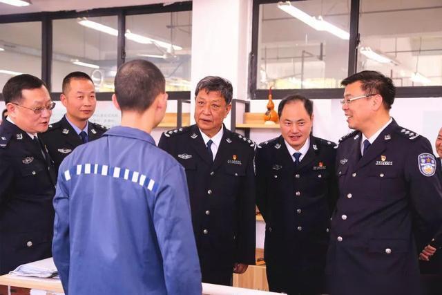 狱警收入低吗（狱警收入能上十万吗?）-图2